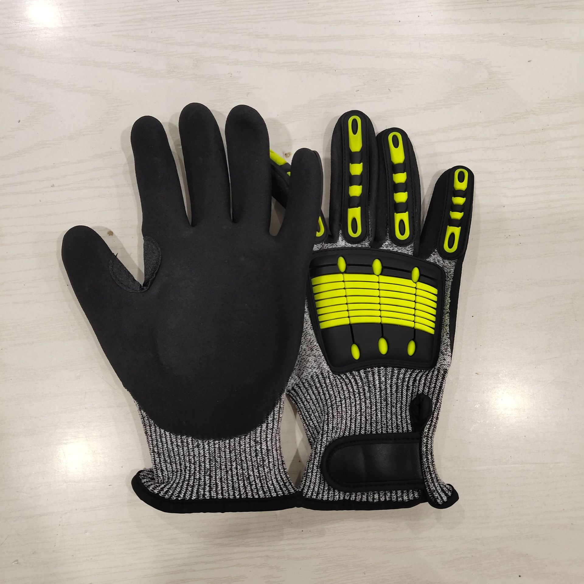 灰色tpr抗冲击劳保手套抗冲击棉防割防摩擦工地专用手套五级防割