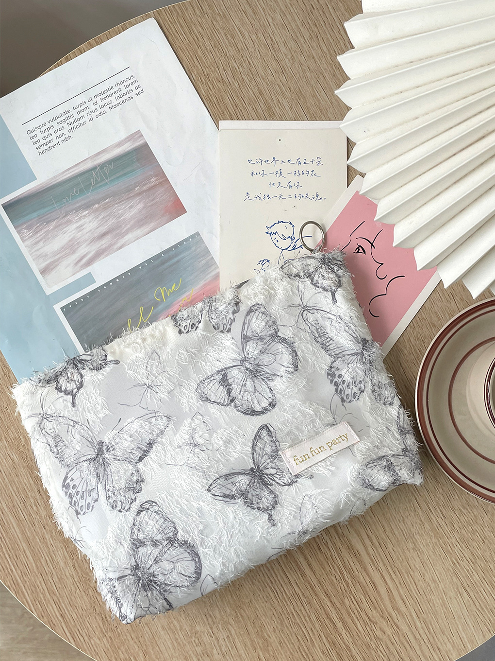 Ins lace mariposa alta sensación bolsa de maquillaje bolsa de almacenamiento para productos de cuidado de la piel bolsa interior bolsa de almacenamiento para viajar bolsa de lavado