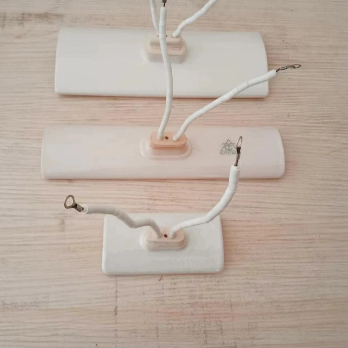 Керамический нагревательный кирпич в форме плитки, нагревательный лист дальнего инфракрасного излучения, встроенная электрическая нагревательная пластина, нагревательный лист для блистерной машины, керамический нагревательный элемент