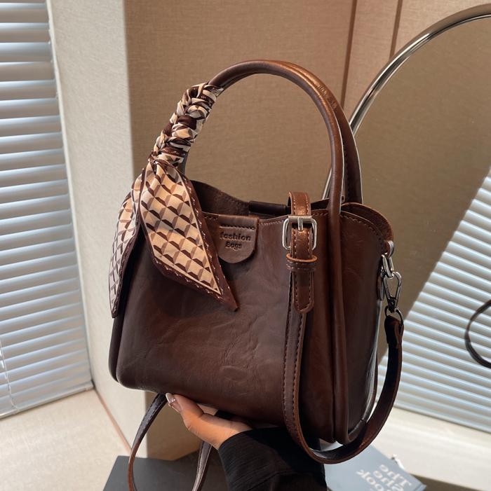 Cestas de verduras portátiles de moda simple 2024 nueva bolsa de mujer estilo extranjero versátil bolso de cubo de alta calidad nicho mochila