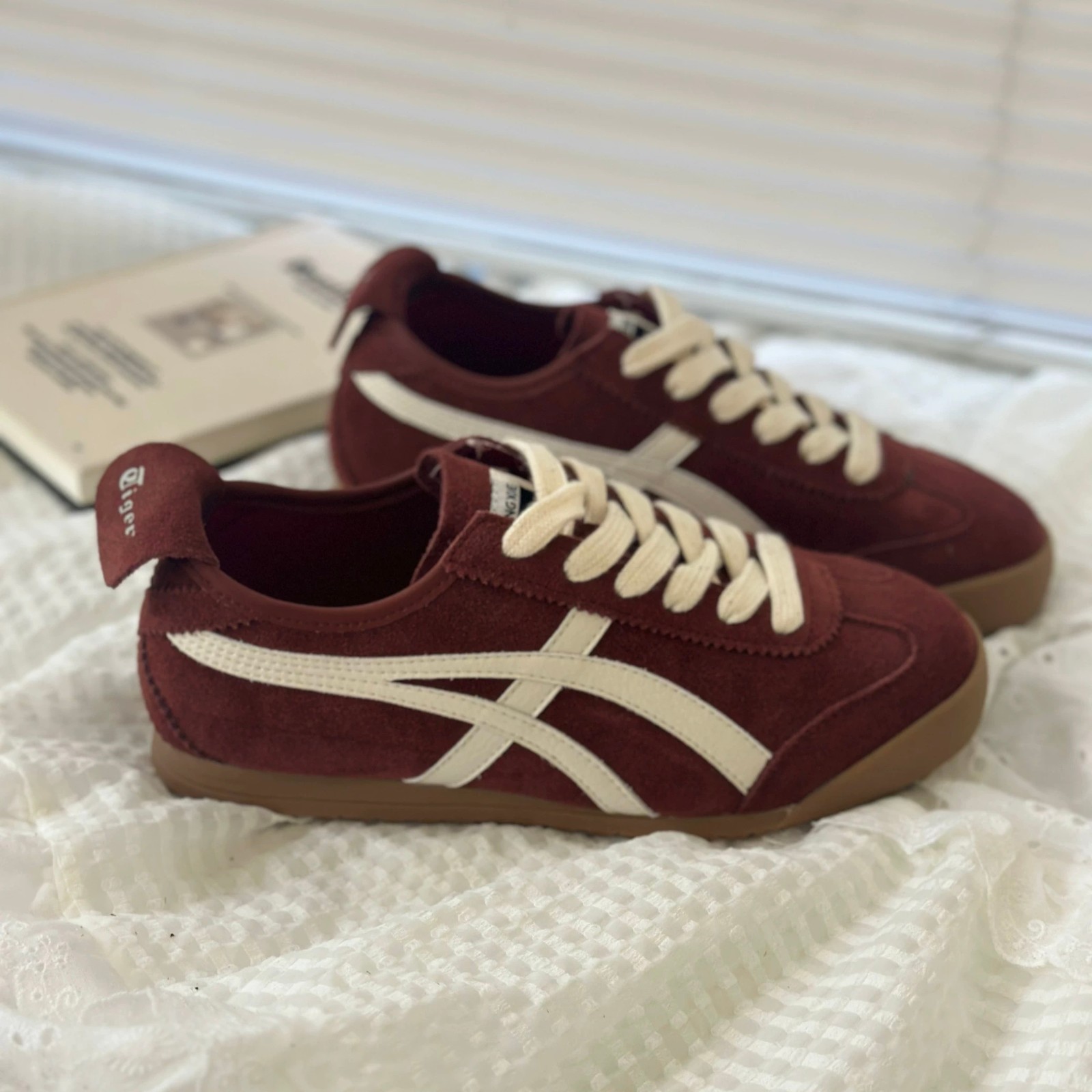 Zapatos de entrenamiento para mujeres retro skate 2026 primavera y otoño nuevo redondo cabeza plana lazos casuales zapatos Gump zapatos