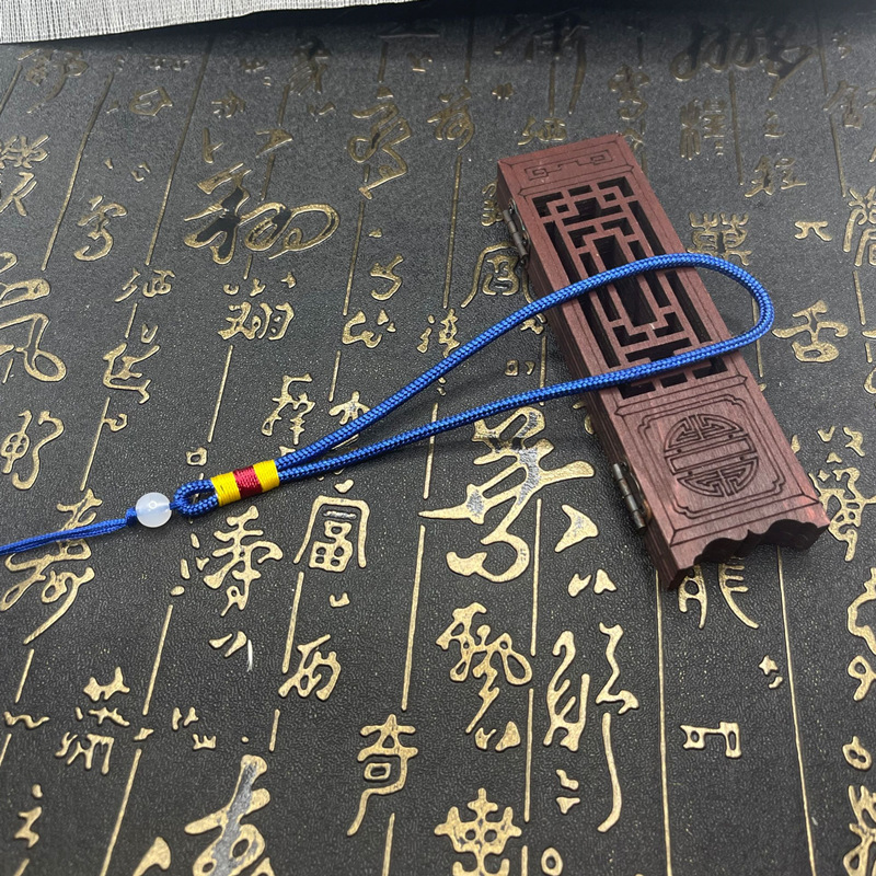 高級文はハンドルの部品を遊んで、ハンドルの鍵を持ってロープを掛けます。|undefined
