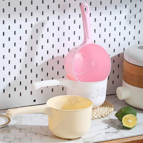 Water Ladle and Scoop Factory Wholesale Children's Shampoo Cup Hook Bathroom Shampoo Ladle Thick Plastic Kitchen Scoop
