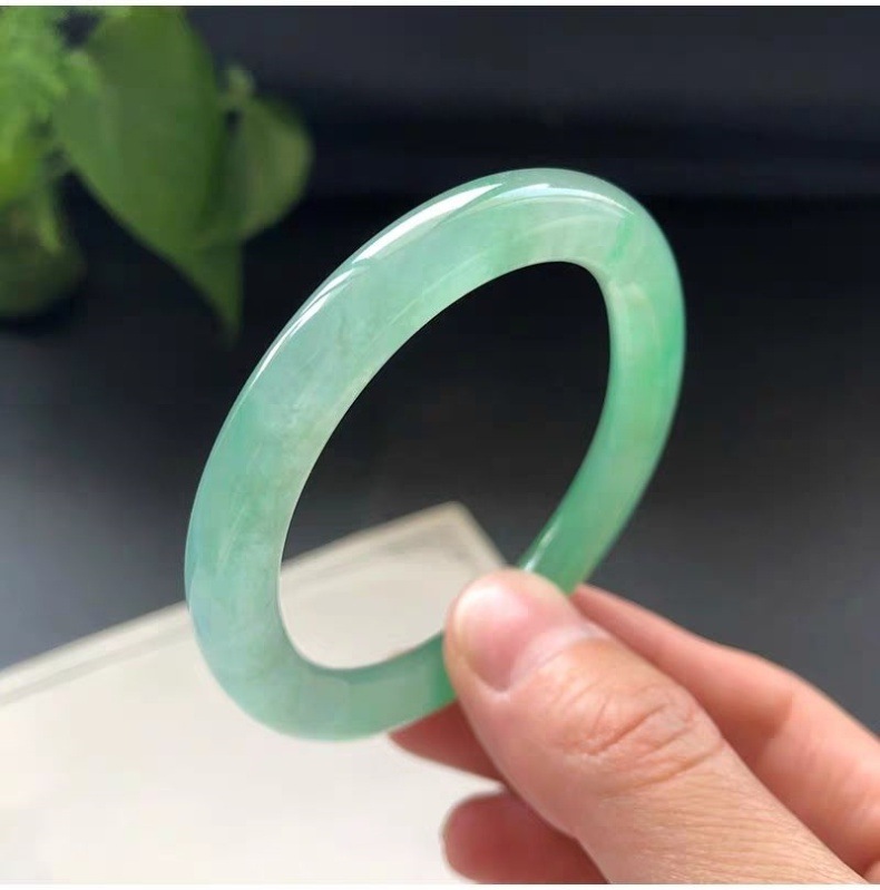 Vòng tay ngọc bích Miến Điện dạng Dingdong băng táo xanh dải xanh nổi tròn mịn chính hãng chi tiết 9