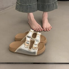 シルバー厚底ビルケンシュトックスリッパ女性の夏のアウターウェア 2025 新しい女性の靴インターネットセレブ多用途ホットスタイルカジュアルサンダル