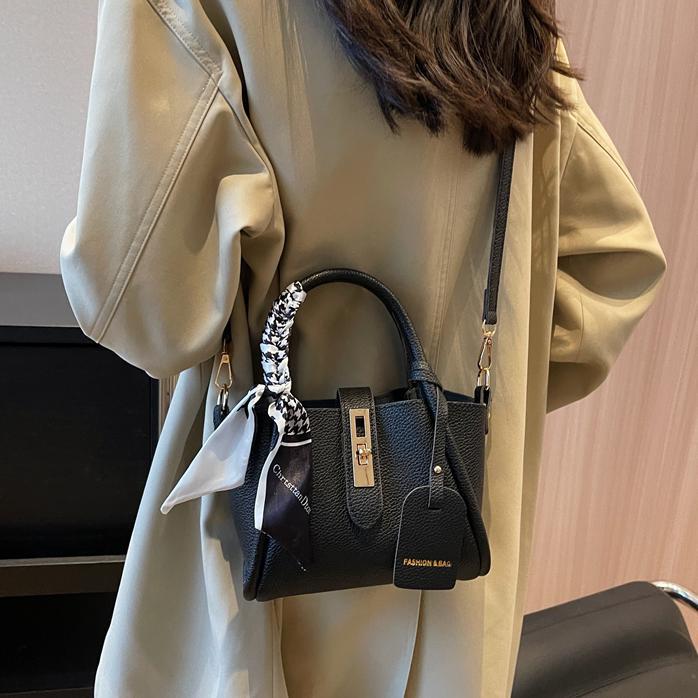 Bolso de mano de estilo occidental de alta gama para mujer 2024 nuevo bolso de cubo de agua de fuego súper popular bolso de mensajero retro de tendencia salvaje