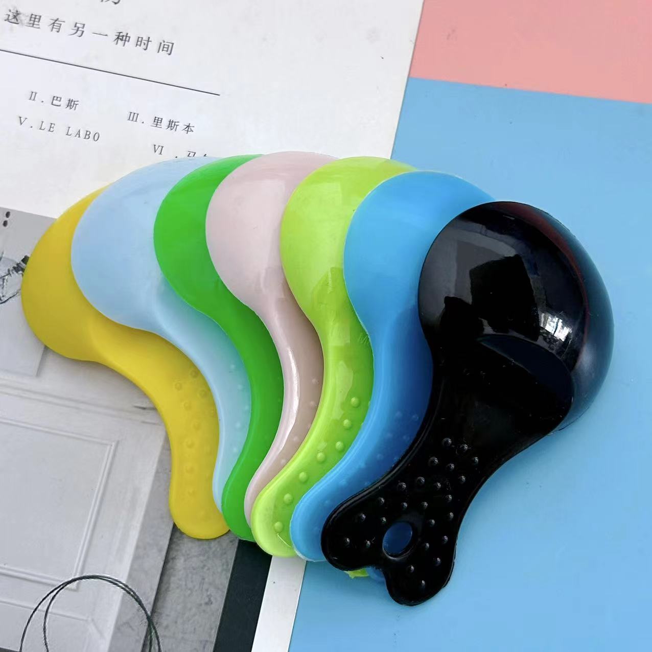 Comida para mascotas cuchara comida para perros comida para gatos cuchara caramelo color plástico amor comida cuchara comida para perros pala suministros para mascotas