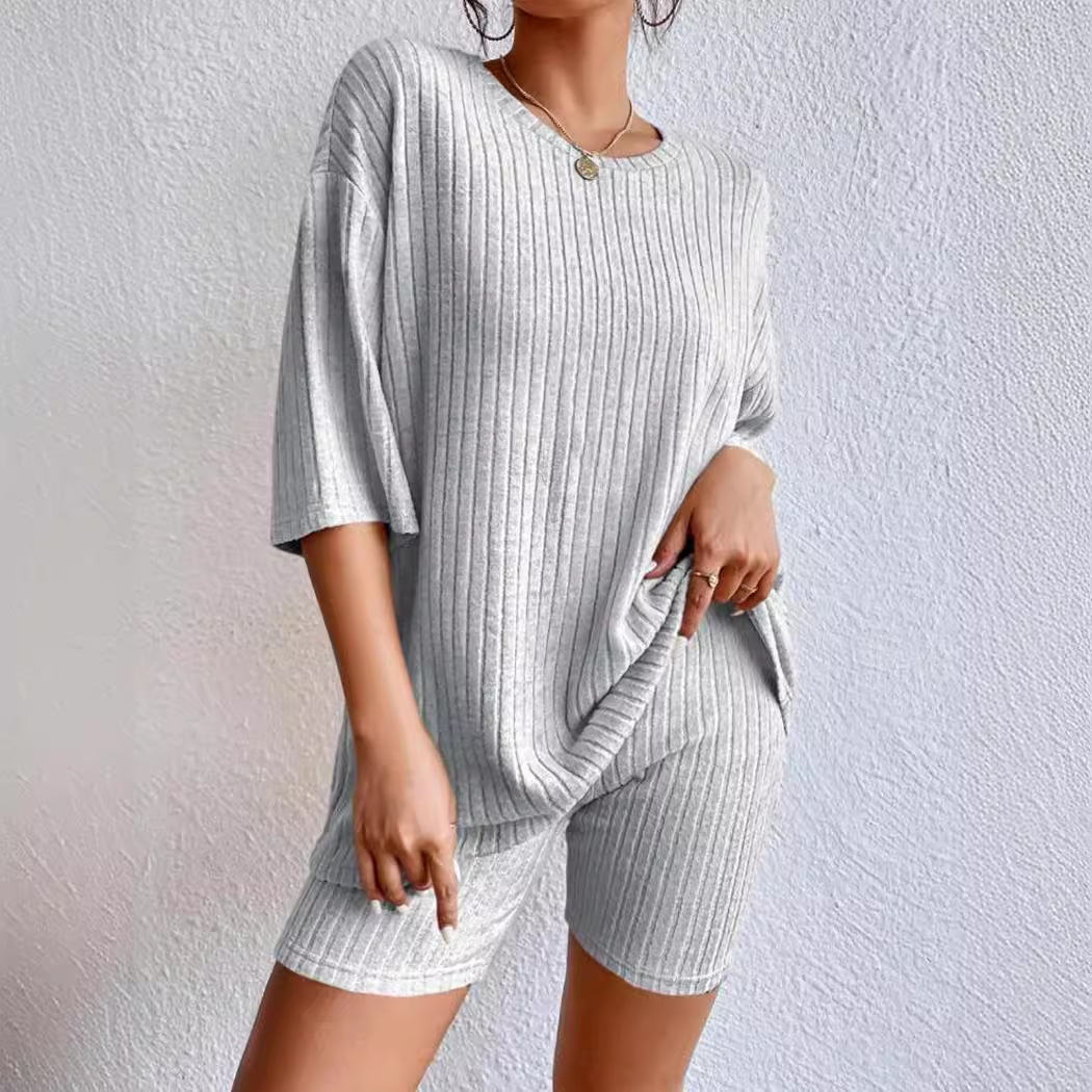 Solid color spring set for leisure with a round collar