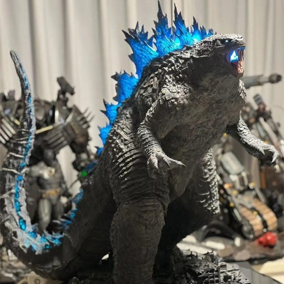 in stock Godzilla War King Kong Godzilla Hand-made Remote Control Luminous Double Light Statue Ornaments Hand-made Model