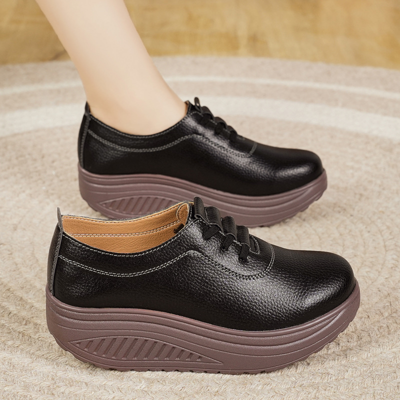 2025年春秋新款一脚蹬松紧带妈妈鞋不累脚小白鞋轻便中年舒适单鞋