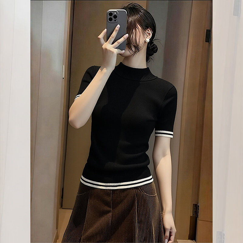European-Style Fashionable Black Elegant Versatile Short-Sleeve Knit Top for Spring, Youthful and Slim-Fitting, Stunning Top