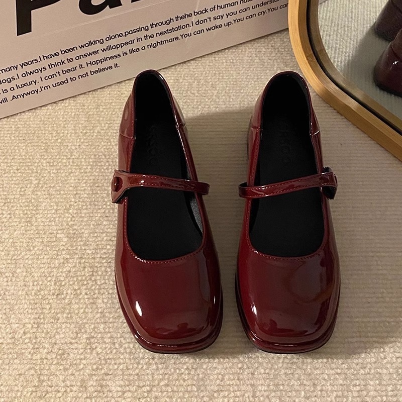 Retro burgundy Mary Jane shoes with a strap square toe