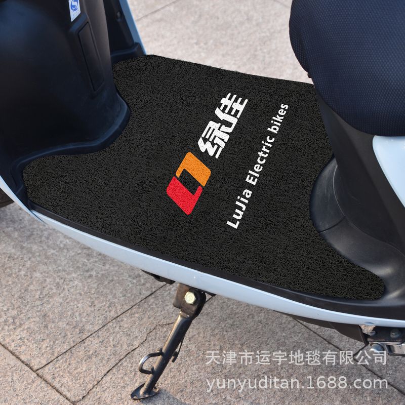 Universal Electric Vehicle Foot Mats Are Stain-Resistant and Easy to Care For. Wire Ring Foot Mats Scrape Mud, Remove Dust, and Anti-Slip Pedal Mats Can Be Cut Freely