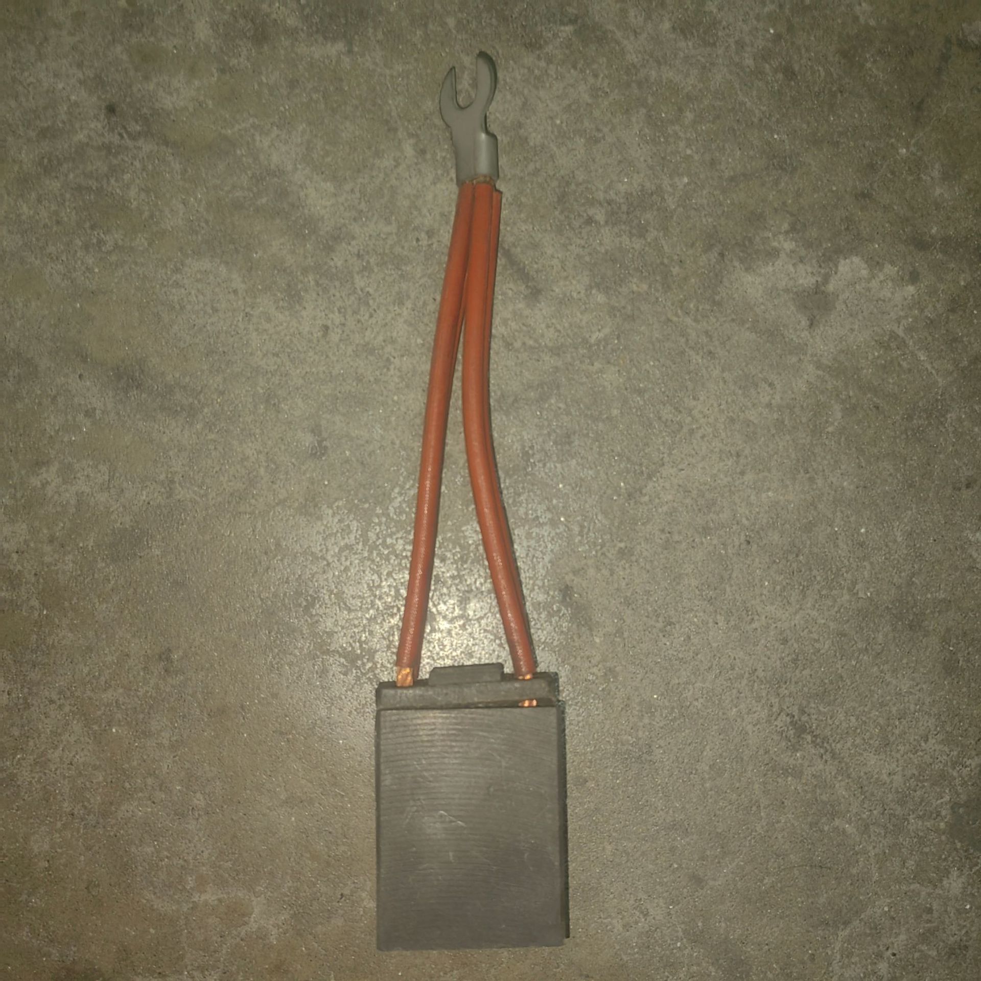 供应二分辩电刷碳刷(图)