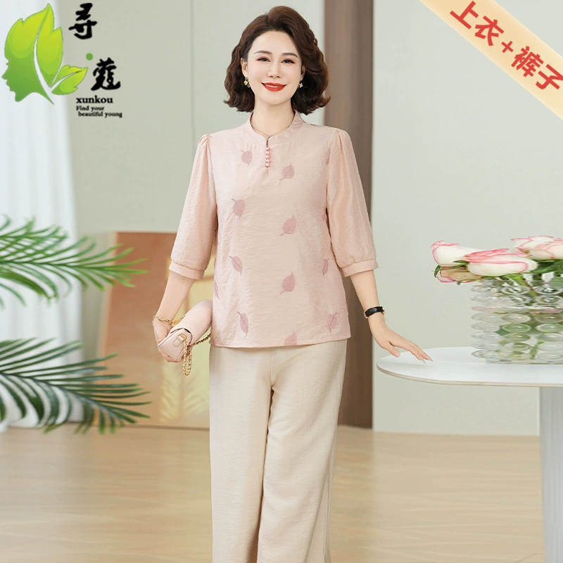 Новая женская одежда среднего возраста увеличила жир