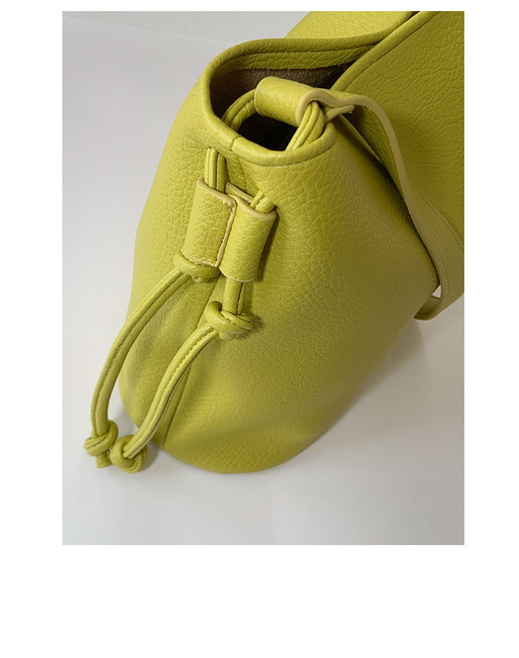 Fashionable and simple commuter small bag for women 2025 new summer versatile single-shoulder underarm bag, popular crossbody bucket bag Item Picture
