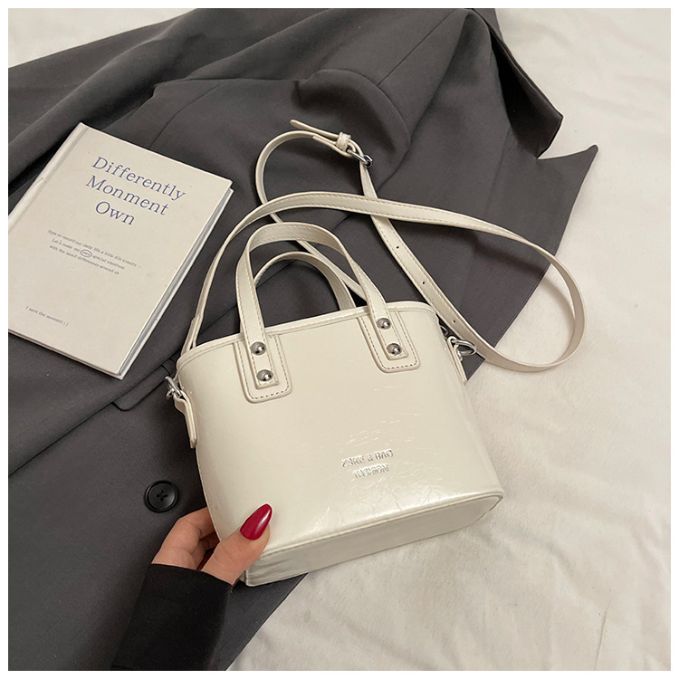 2025 nuevo nicho de moda bolso de cubo de mano para mujeres estilo coreano simple versátil bolso de hombro de moda mochila casual