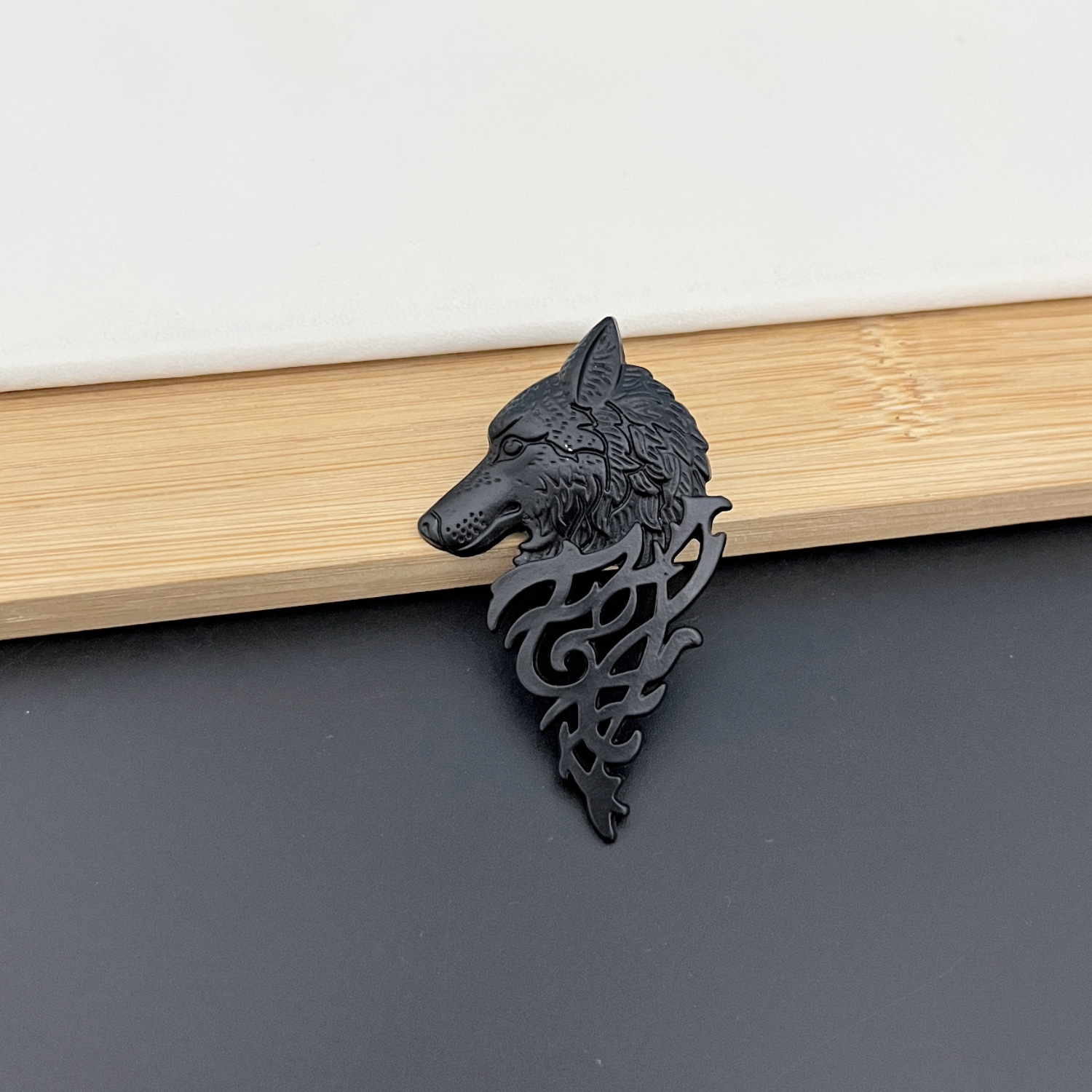 Wolf Brooch For Men Retro Style Lapel Pin Personality Badge_voghion.com
