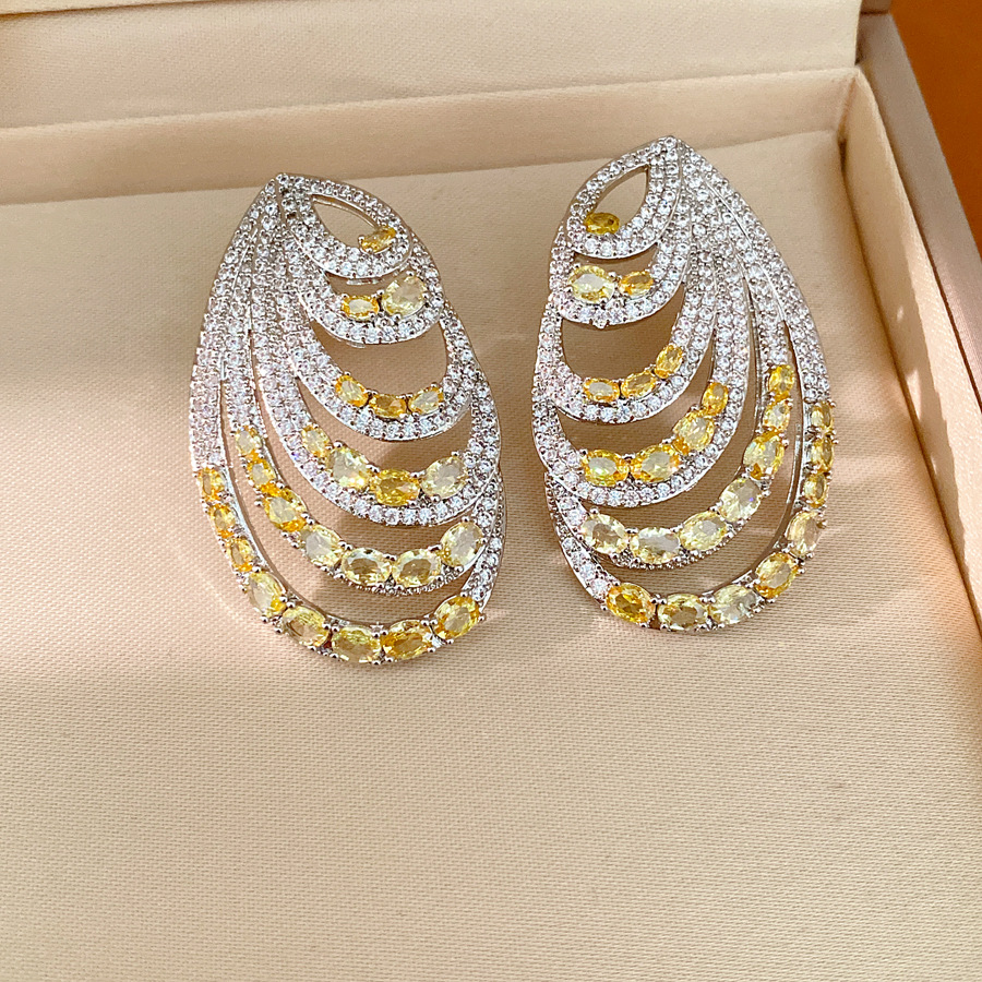 Aguja de plata zircon oval multicapa personalidad temperamento nicho pendientes de moda ligero lujo alta sensación auriculares al por mayor