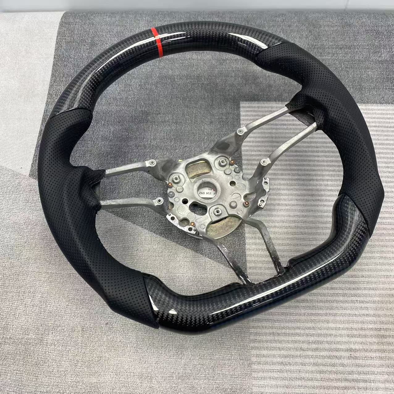 Carbon Fiber Steering Wheel Customization Suitable for Porsche Macan Cayenne Panamera Steering Wheel Processing
