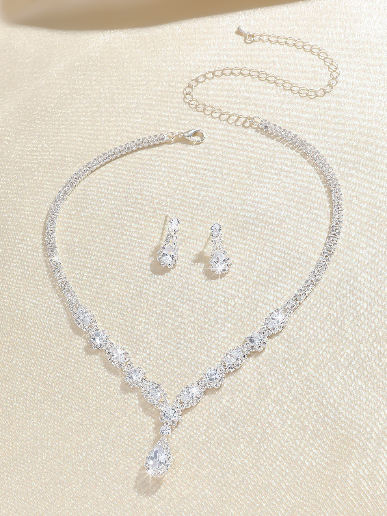 collana con orecchini a catena con zirconi e strass, stile retrò, semplice, per donna_voghion.com