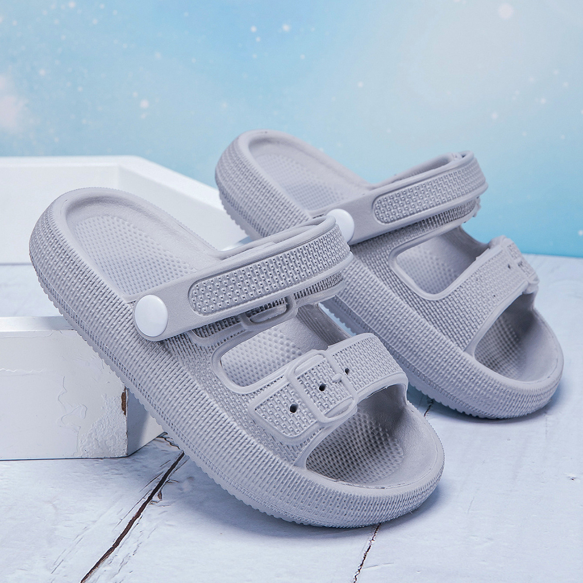 Summer comfortable lightweight trend breathable slippers for men and…