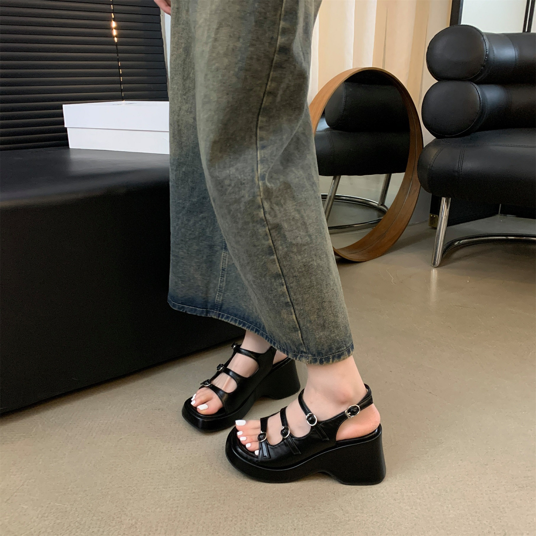 2024 Summer French small size thick high heel thick bottom Korean version of age-reducing belt buckle one-word platform sandals_voghion.com