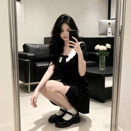 小香蓬蓬裙泡泡袖连衣裙女显瘦a字子小黑裙收腰显瘦娃娃领miu系风