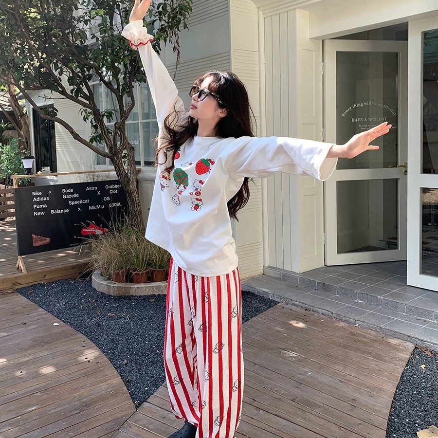 INS 귀여운 헬로 키티 인쇄 긴 소매 잠옷 여성의 봄과 가을 2024 새로운 티셔츠 바지 홈 의류 세트