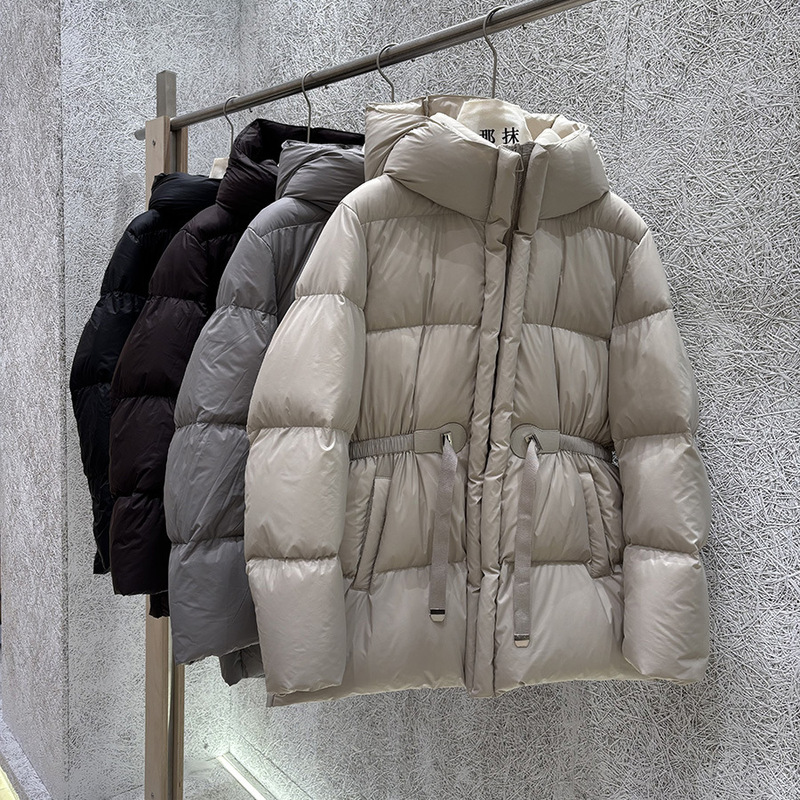 2026 Winter Korean Style Loose-Fit Hooded Mid-Length Drawstring Waist Thick Elegant Warm Winter Down Jacket Coat 2026 Winter Korean Style Loose-Fit Hooded Mid-Length Drawstring Waist Thick Elegant Warm Winter Down Jacket Coat