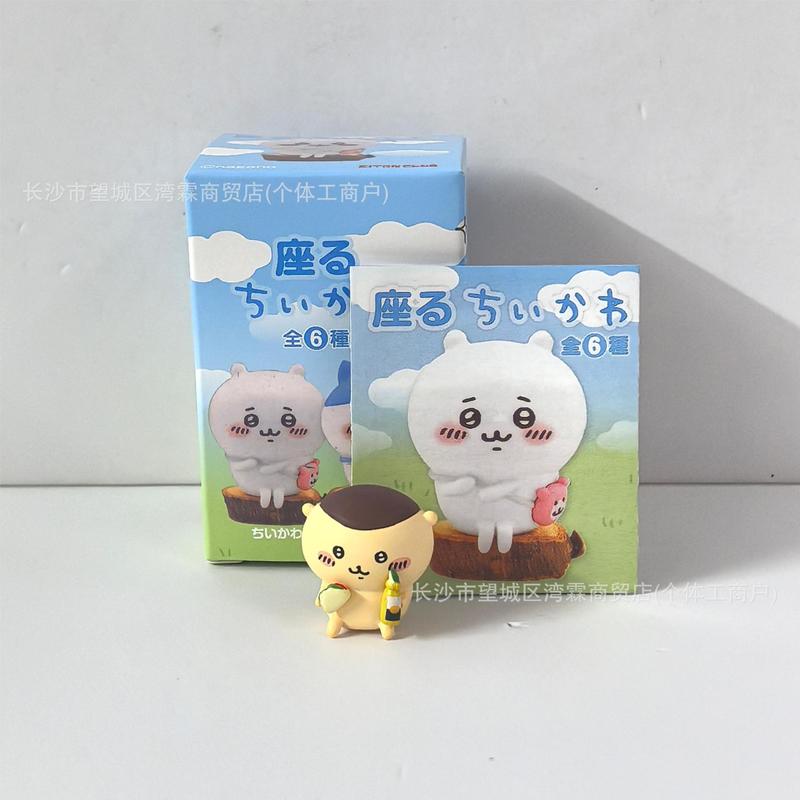 自虐的なクマ ジーイカワバハチ オーナメント ブラインドボックス人形 座っているクマの表情 テーブルエッジ 座っているオーナメント|undefined