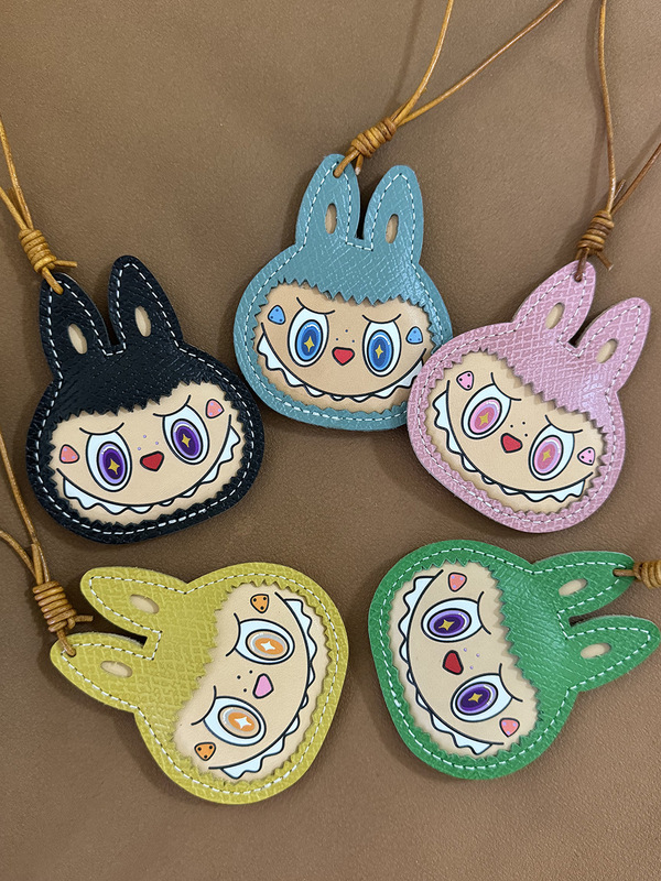 手作りのクリエイティブな本革製品、龍翔の革模様の布ペンダント、ギフト漫画のペンダント、かわいい装飾、カスタマイズ可能|undefined
