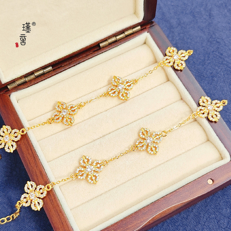 Gold shop with diamond cross diamond pestle bracelet super flash exquisite niche design all-match light luxury high-end jewelry Gold shop with diamond cross diamond pestle bracelet super flash exquisite niche design all-match light luxury high-end jewelry