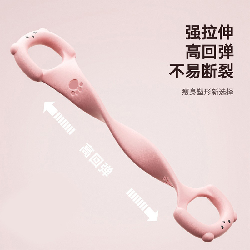 8字のラリーの女性は背中を開けて肩を練習します。|undefined