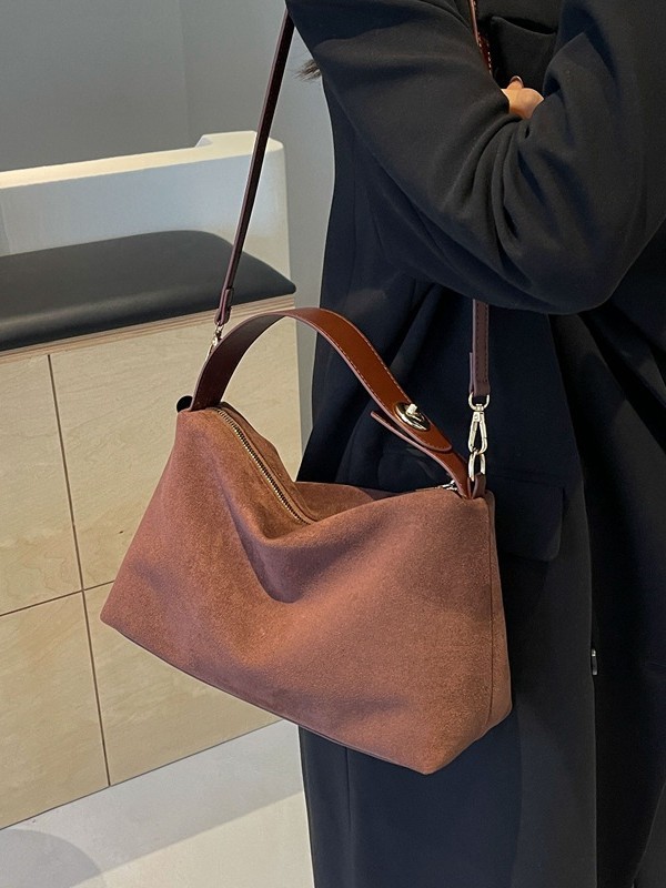 Otoño e invierno con bolsos de piel de ciervo esmerilado de textura 2025 nuevos bolsos de alta gama retro moda bolso de hombro único mujer image 3