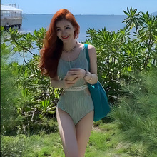新款绿野仙踪性感网红度假沙滩泳衣女温泉连体三角遮肚显瘦游泳装