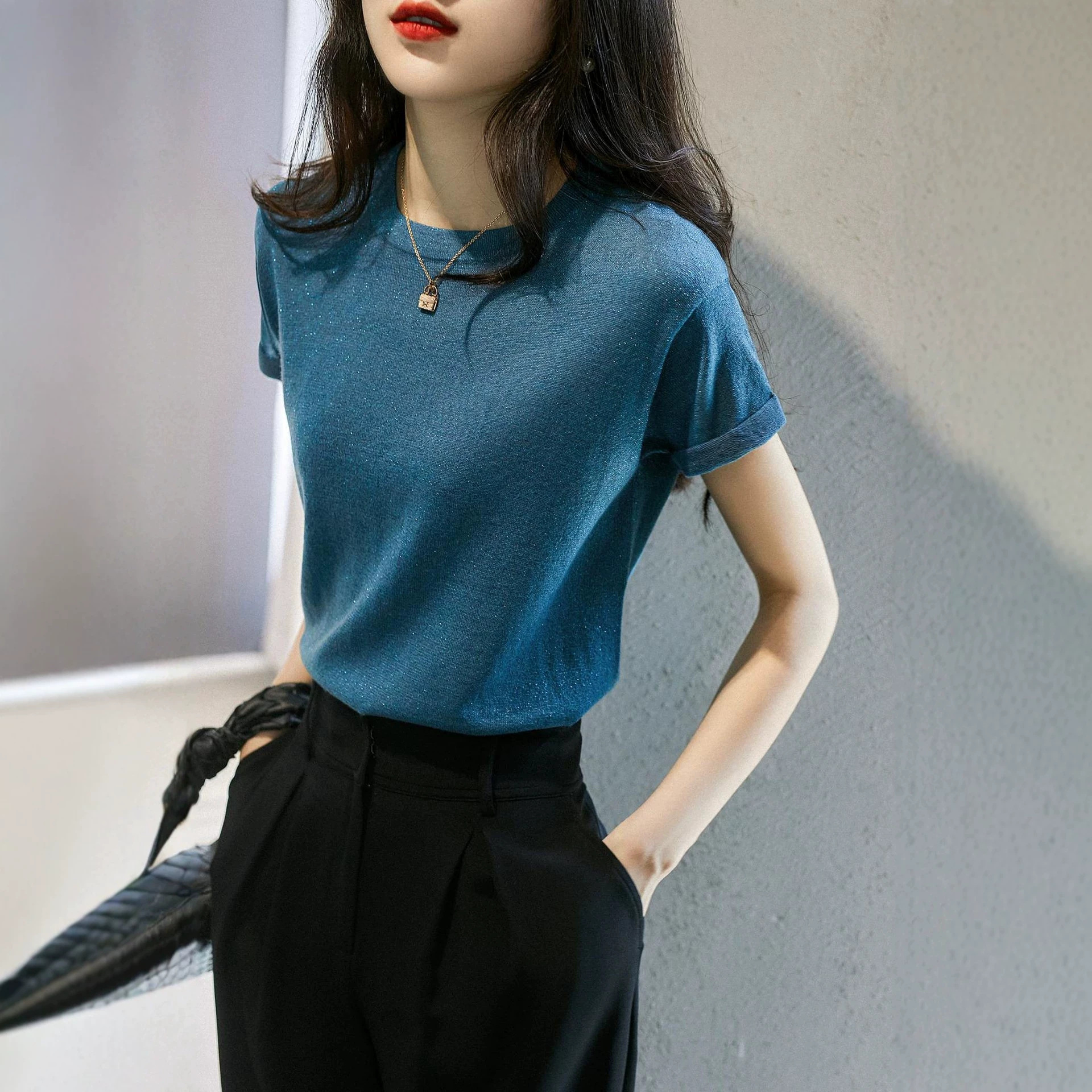 Áo thun nữ cổ tròn dệt kim tay ngắn form gầy — Màu xanh da trời chi tiết 1
