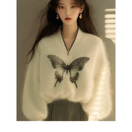 毛衣女2024秋冬新款韩系穿搭慵懒高级感软糯白色蝴蝶印花针织上衣