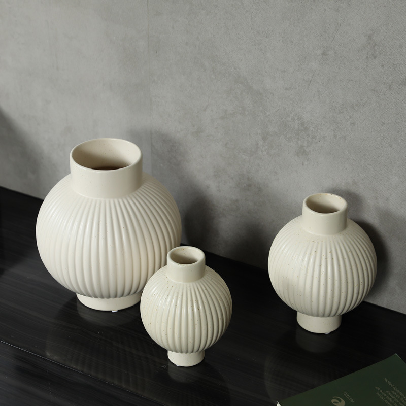 Decoraciones de jarrón de cerámica de estilo crema vintage, sala de estar moderna, minimalista creativa, arreglos florales secos, decoraciones suaves de escritorio