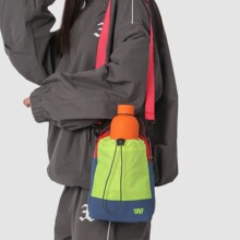 �羳����������ˮ�ذ������\�ӽ����֙C�ռ{��б��ˮƿ��ˮ����Ů