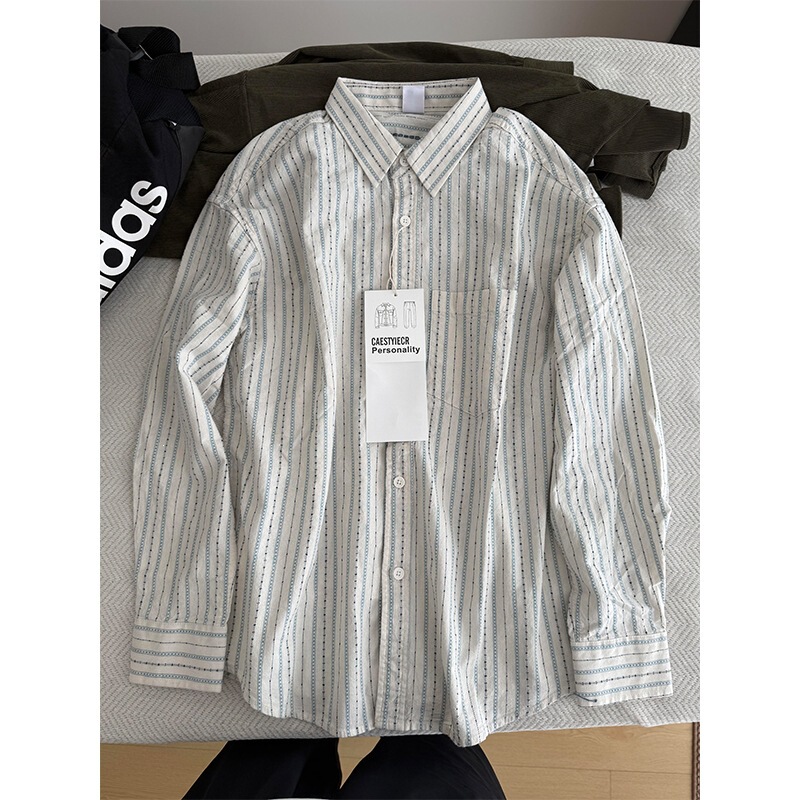 Simple and mature style striped shirt jacket for men, suitable for early autumn commuting, with a stylish design and a layered, sophisticated look