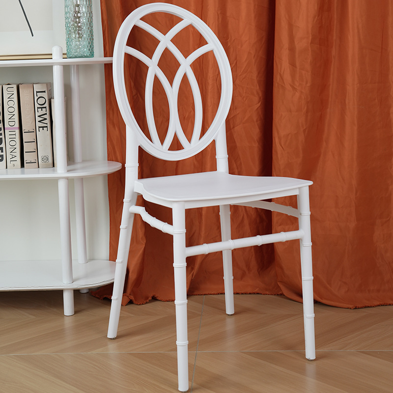 Silla de jardín de plástico PP nórdico de fábrica de origen, silla de bambú con unión, silla para bodas con temática de césped, silla de comedor para banquetes de hotel.