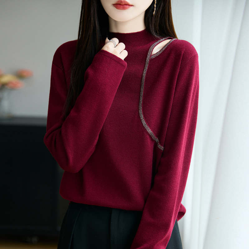 Demi-season woolen knitted sweater