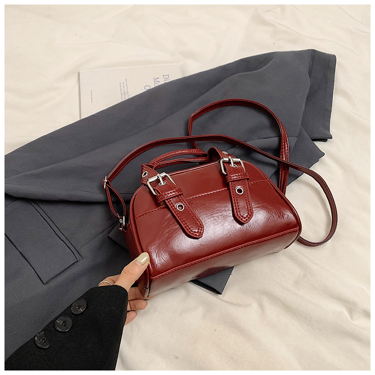 Bolso cuadrado pequeño de mano de moda, bolso de hombro 2024 otoño e invierno, textura de todo fósforo, cuero de cera de aceite, bolso de almohada de cercanías, bolso de mensajero