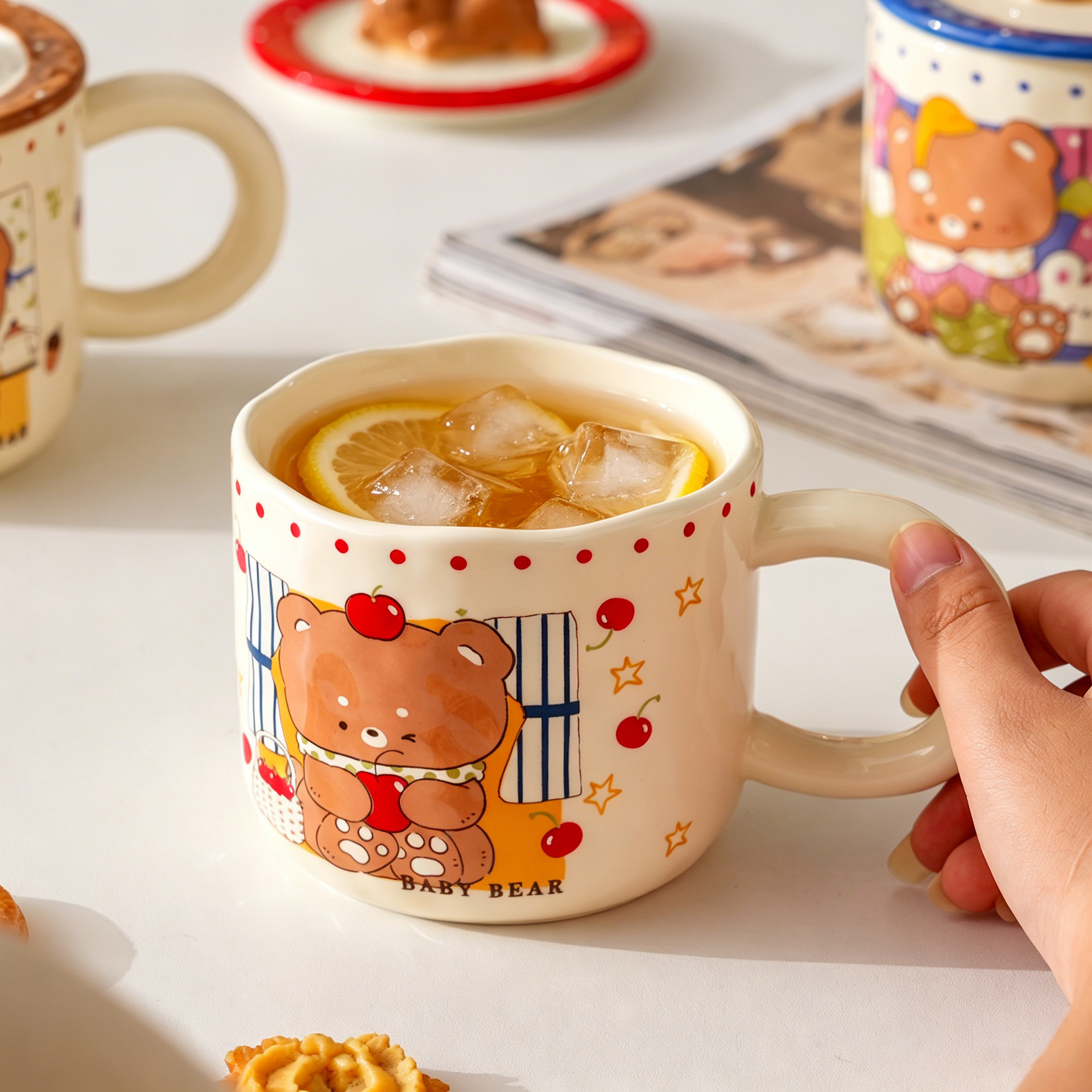 Lovely estereoscopic tigre oso cerámica taza con tapa dibujada a mano taza de agua de dibujos animados regalo de cumpleaños de chicas para el hogar