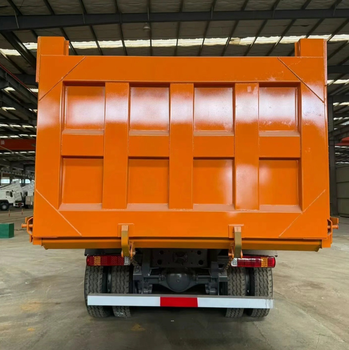 Cross-Border African Premium Howo Dump Truck, Howo Tipper Truck, Dual-Drive Dump Truck, Rear Eight-Wheel 371-Horsepower Truck