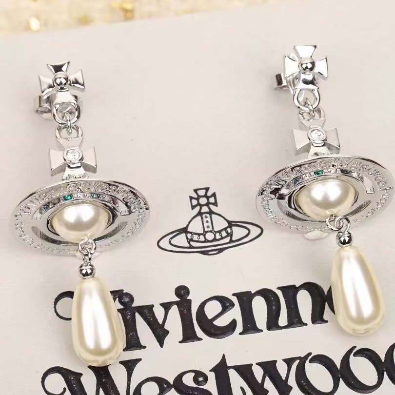 Classic three dimensional earrings drop-shaped pearl with tassels