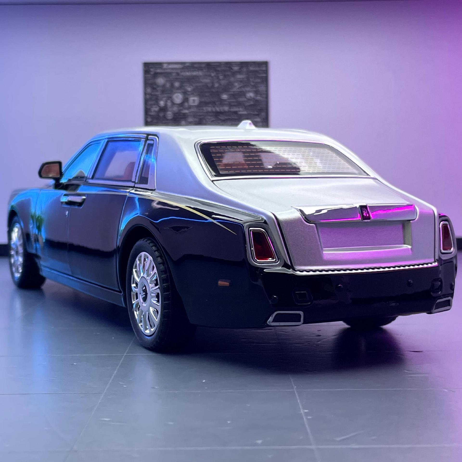 Aleación de coche 1:18 Rolls Phantom modelo de coche Tire hacia atrás con sonido ligero juguete niño coche música modelo adornos
