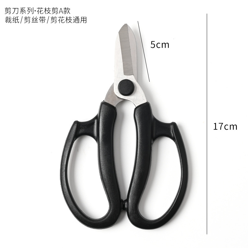 花屋の材料の花の花束を包装して手作りのdiyバラの花を刺します。