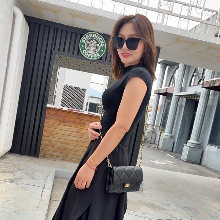 澳卡琪新款时尚百搭羊皮女士夹长钱包大容量经典菱格通用斜跨包